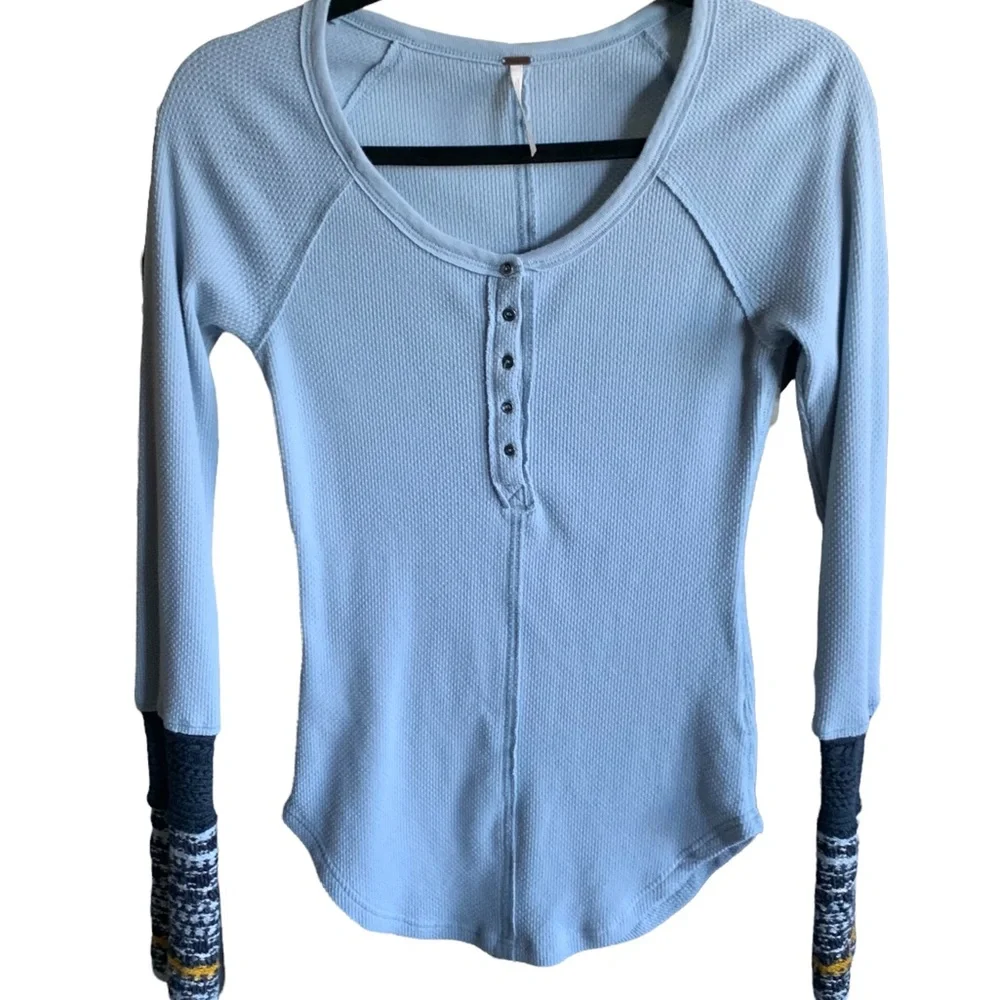 ⛔️SOLD⛔️ FREE PEOPLE Thermal Henley Crochet Cuff Trim Long Sleeves Top - Picture 1 of 10